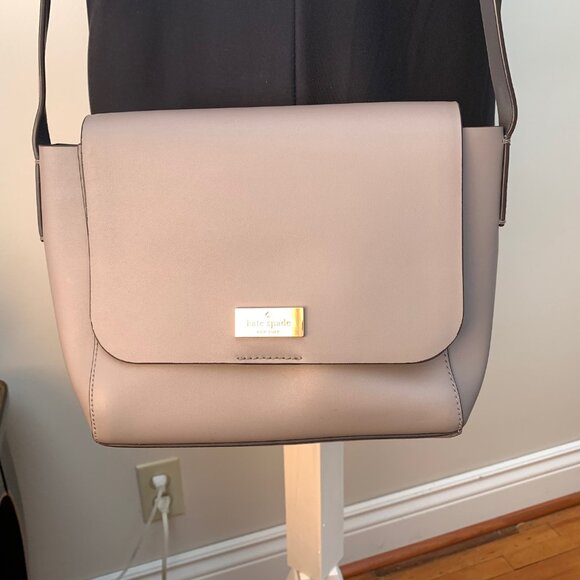 Kate Spade NWOT Putnam Drive Caressa Leather Messenger Crossbody Shoulder Bag - Picture 1 of 10